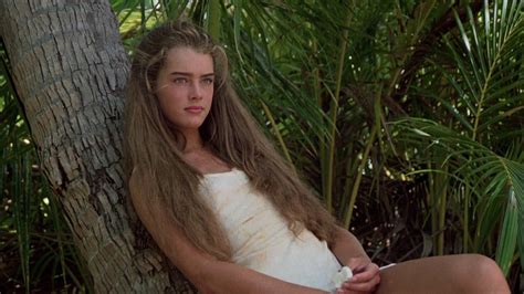 blue lagoon nudity|Brooke Shields, Christopher Atkins recall uncomfortable naked。